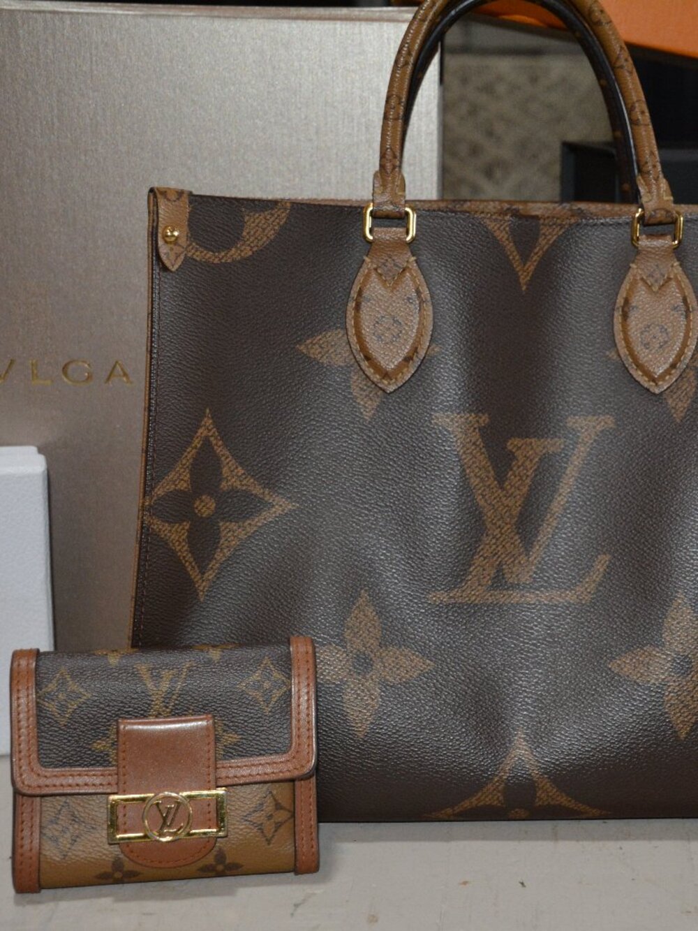 Louis Vuitton Onthego MM Tote Bag with Wallet